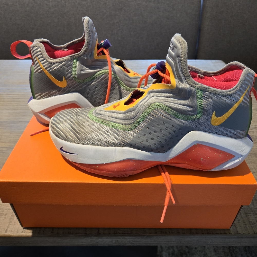 Nike LeBron Soldier XIV "Hare"